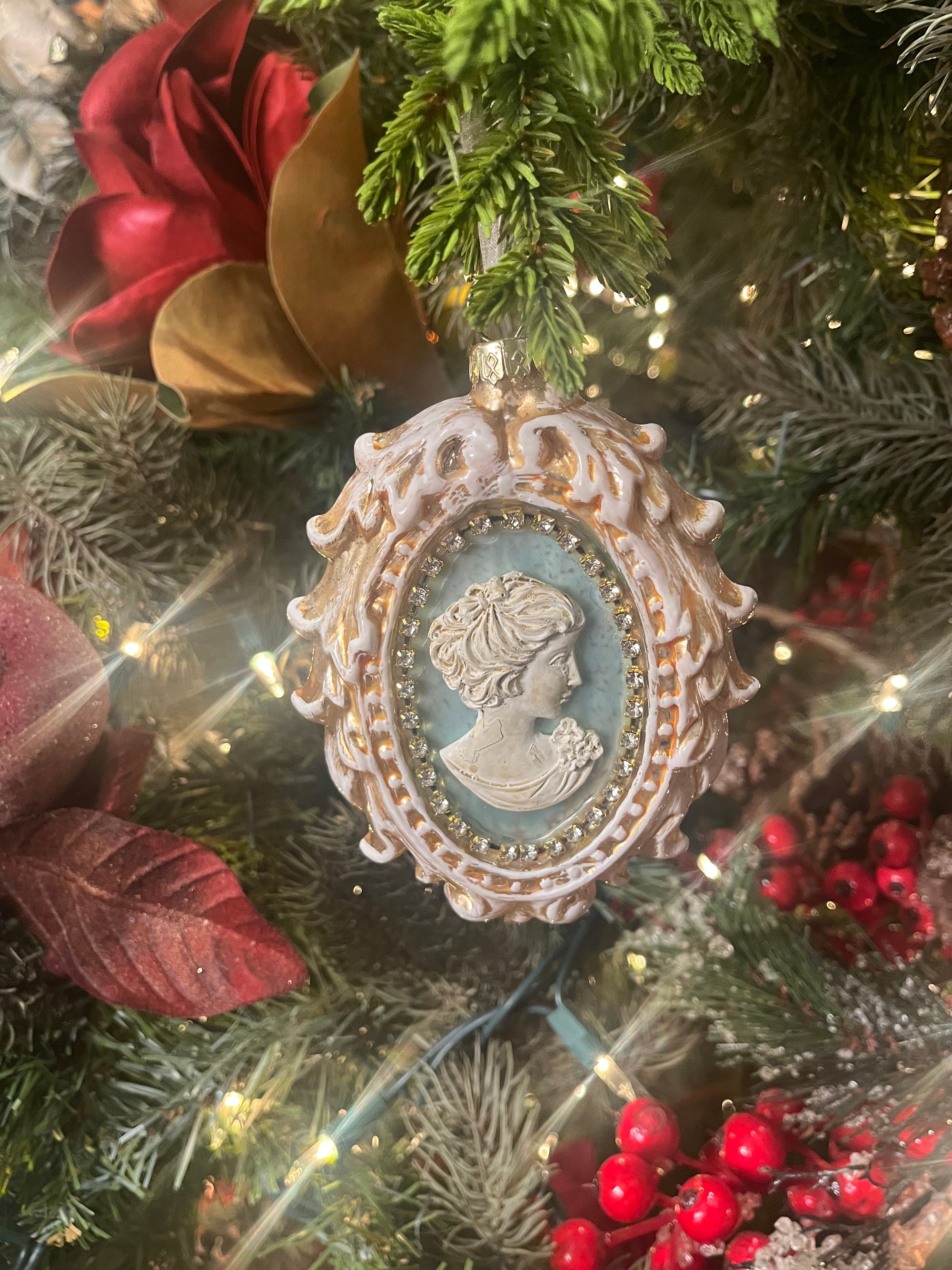 Framed Filigree Christmas Cameo Ornament