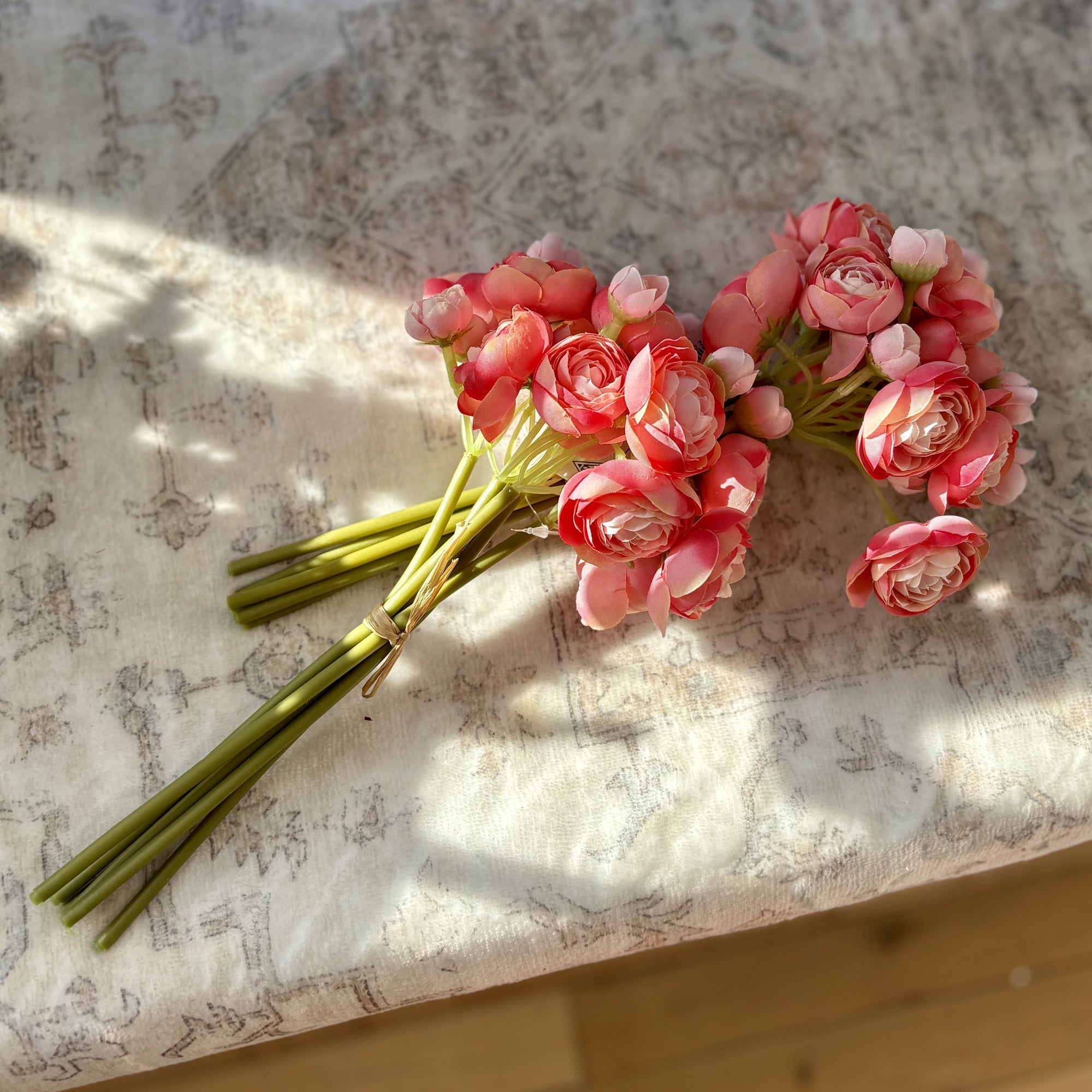 Antique Ranunculus Bunch - Coral