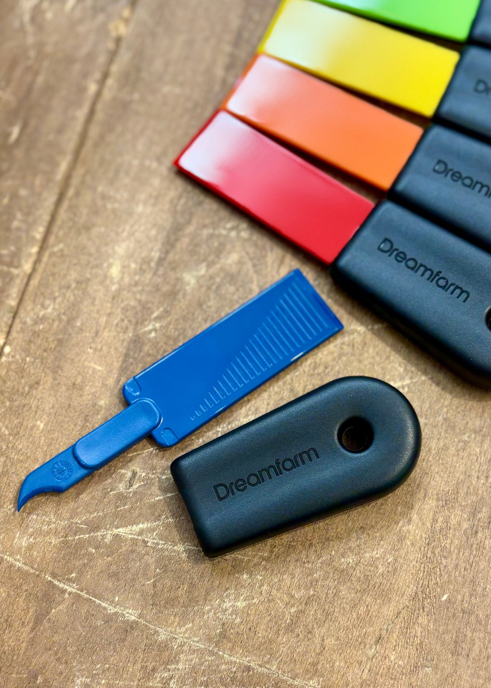 Cleana - Self-Sharpening Scraper Tool