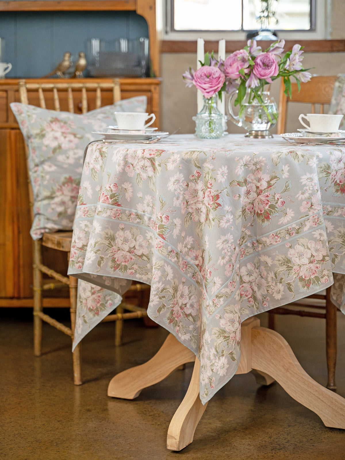April Cornell Apple Blossom Tablecloth - Smoke